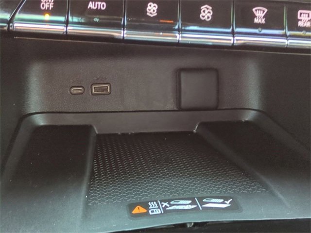 Used 2025 Chevrolet Traverse LT w/ Driver Confidence Package image 22