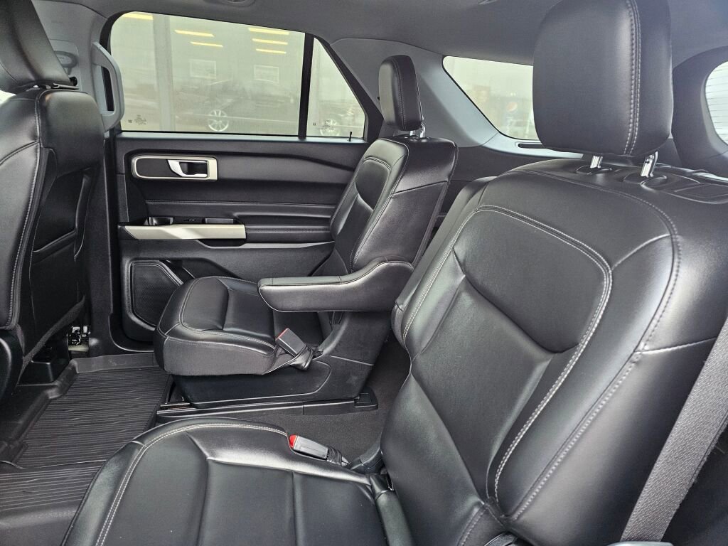 Certified 2022 Ford Explorer XLT w/ Equipment Group 202A image 14