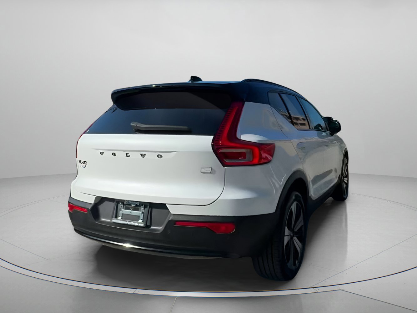 Used 2023 Volvo XC40 Recharge Plus image 19