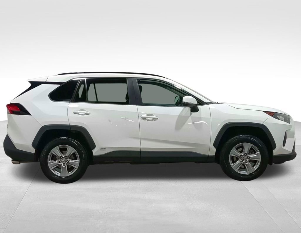 Used 2022 Toyota RAV4 LE AWD/4WD image 2