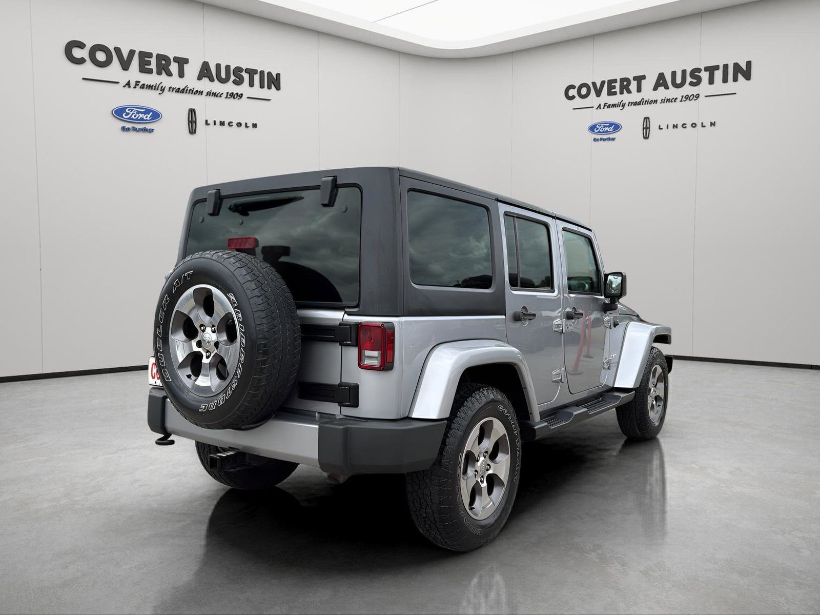 Used 2018 Jeep Wrangler Unlimited Sahara AWD/4WD image 5