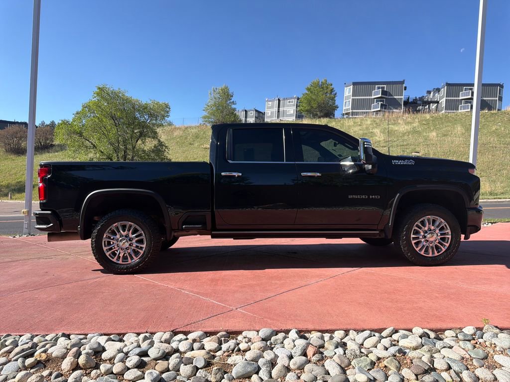 Used 2022 Chevrolet Silverado 2500 High Country w/ Technology Package AWD/4WD image 9