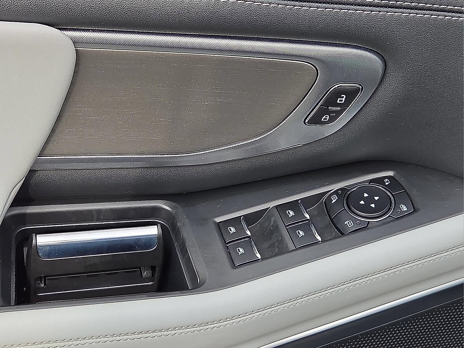Certified 2025 Ford Expedition Platinum AWD/4WD image 14
