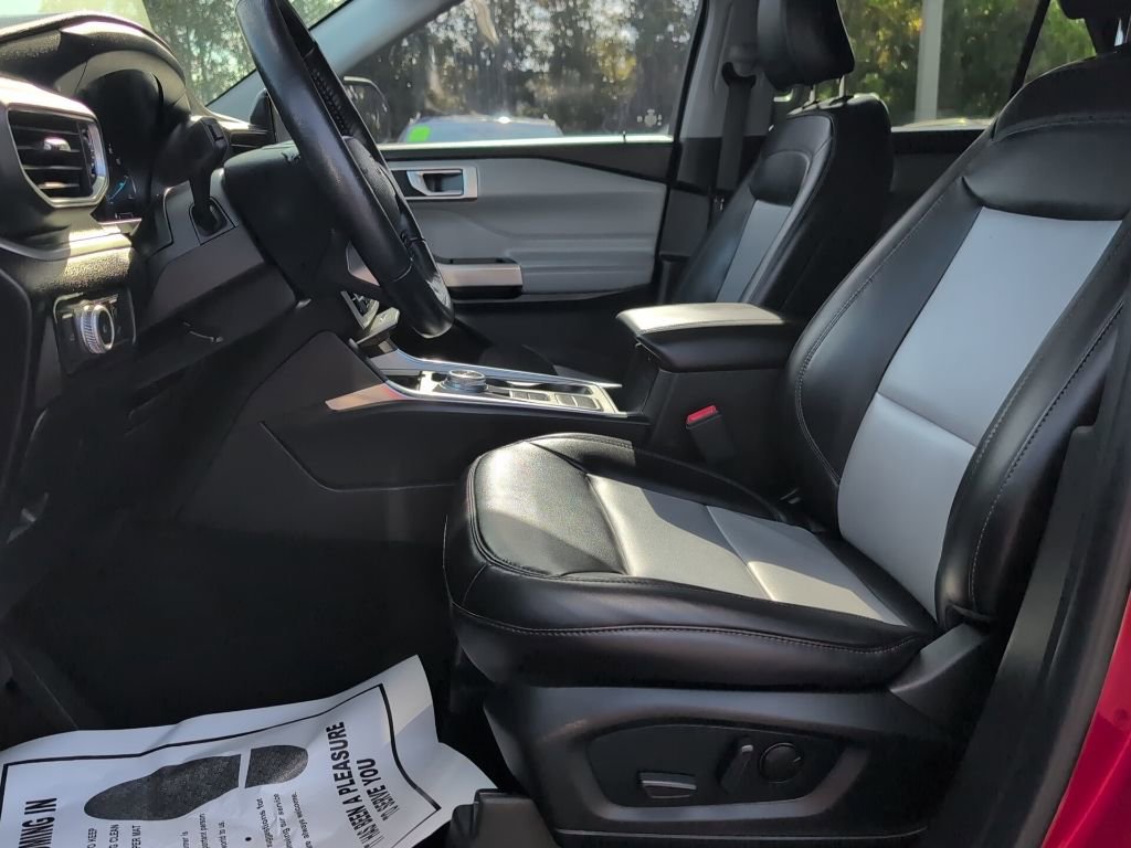Certified 2022 Ford Explorer XLT w/ Equipment Group 202A image 8