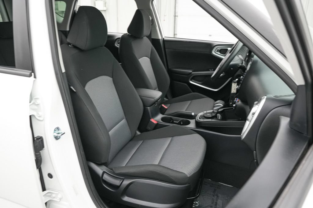 Used 2025 Kia Soul LX w/ LX Technology Package FWD image 20