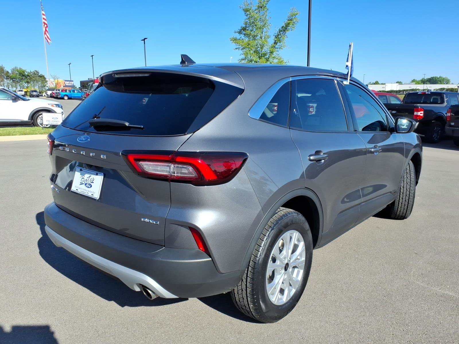 Certified 2024 Ford Escape Active AWD/4WD image 3