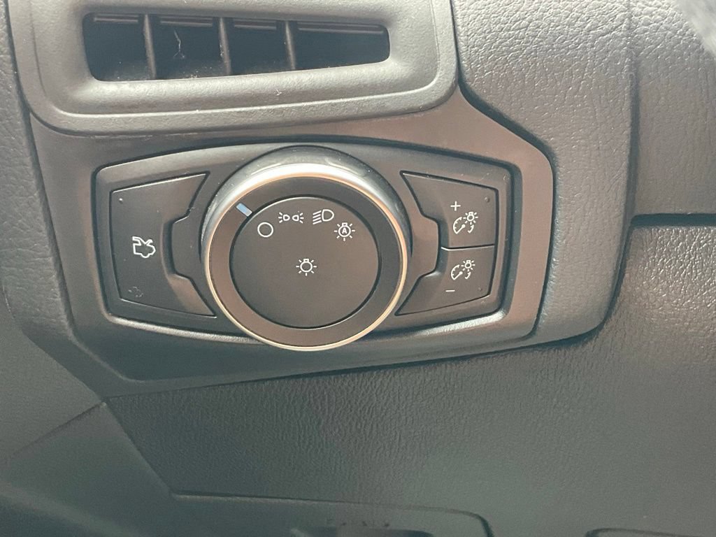 Certified 2017 Ford Focus SE FWD image 8
