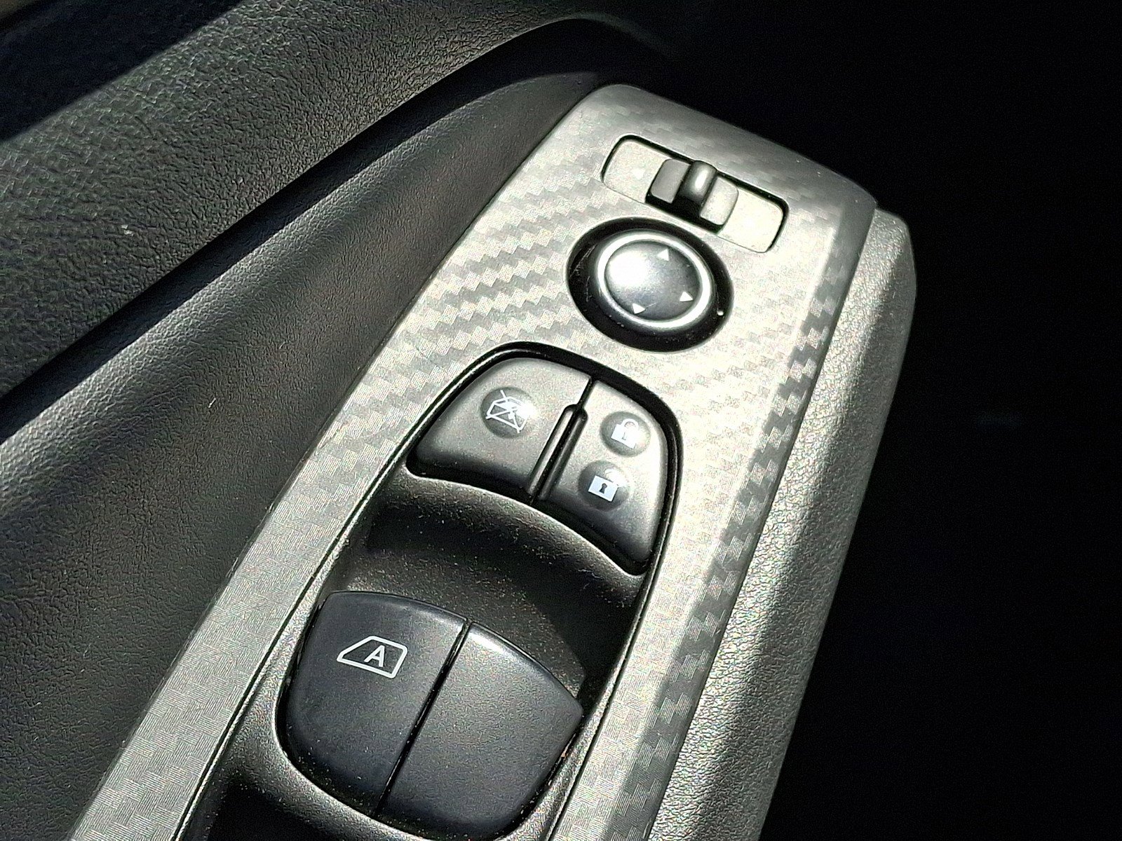 Used 2025 Nissan Altima 2.5 SV FWD image 25