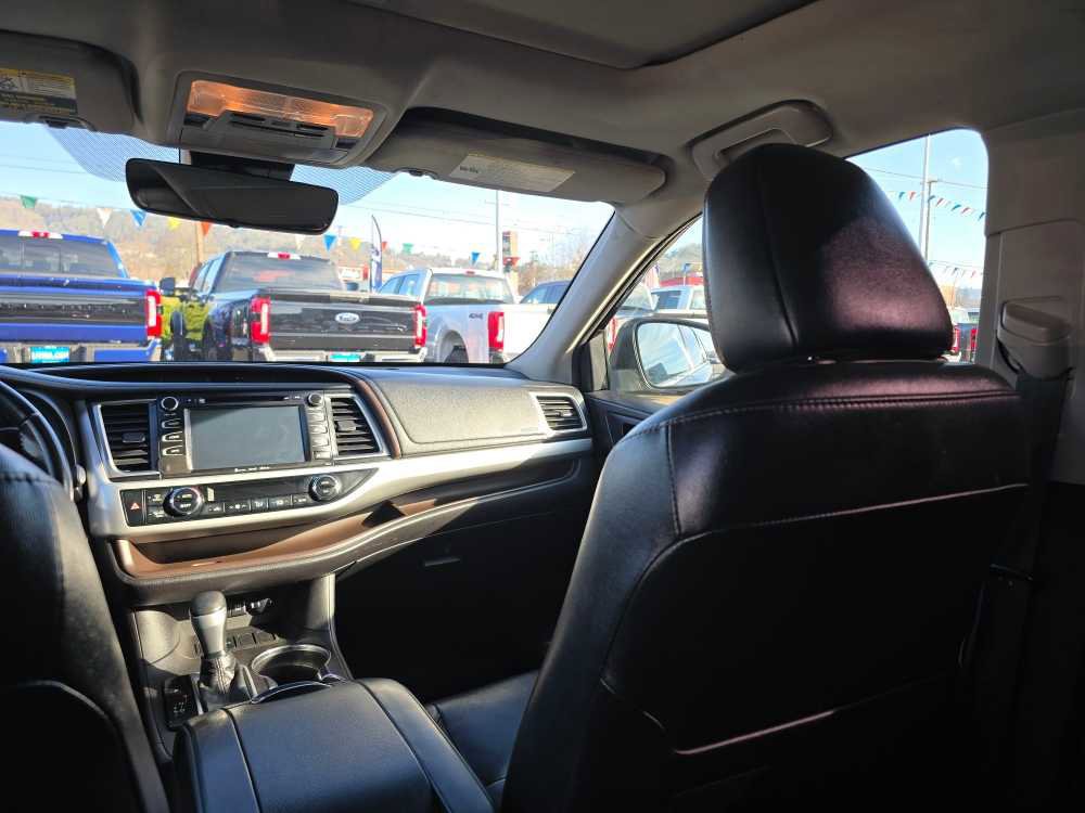 Used 2018 Toyota Highlander XLE image 13
