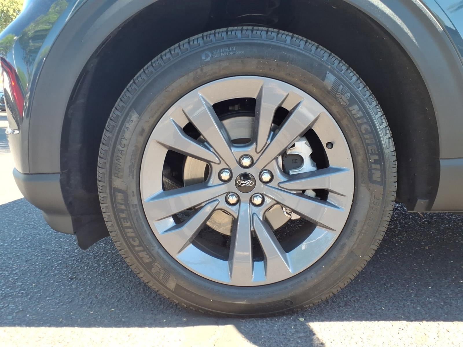 Certified 2023 Ford Explorer XLT w/ Equipment Group 202A RWD image 9