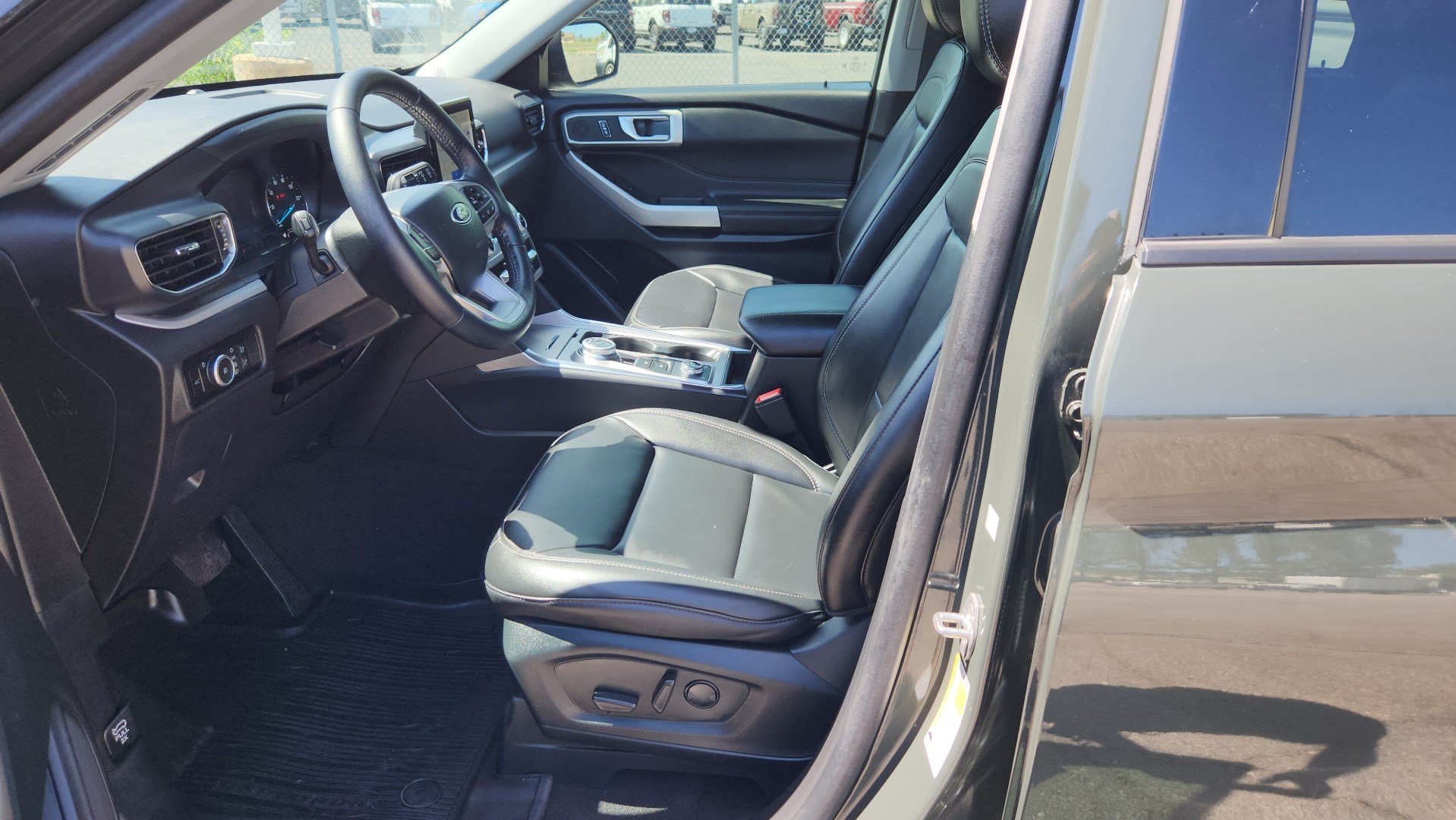 Certified 2023 Ford Explorer XLT w/ Equipment Group 202A AWD/4WD image 19