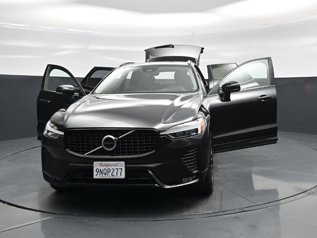Used 2025 Volvo XC60 B5 Plus AWD/4WD image 31