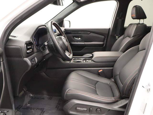Used 2025 Honda Pilot TrailSport image 35