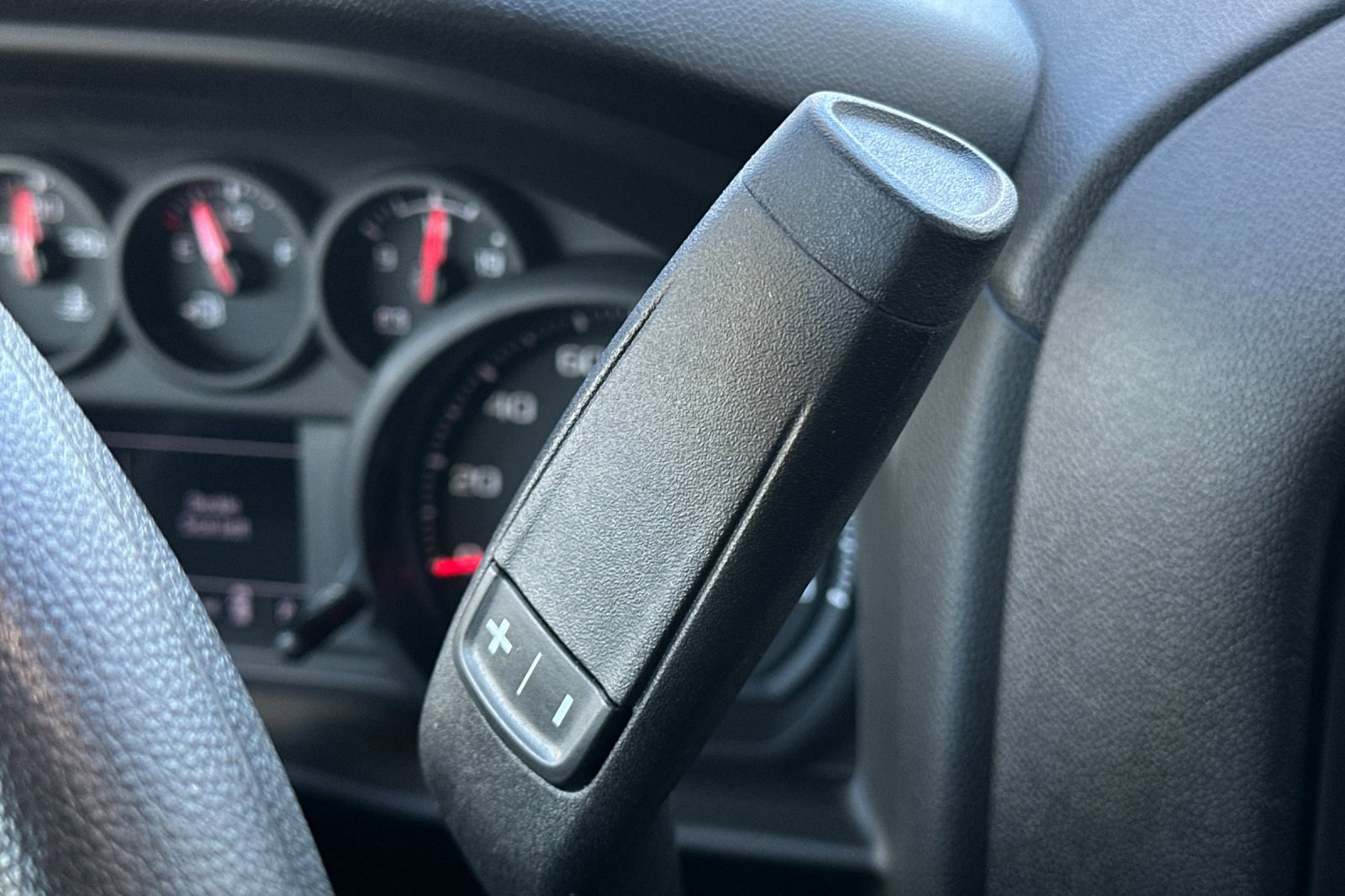 Used 2025 Chevrolet Silverado 2500 Custom w/ Custom Value Package image 19