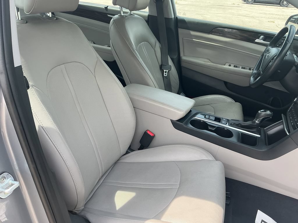 Used 2017 Hyundai Sonata Limited w/ Ultimate Package 04 FWD image 16