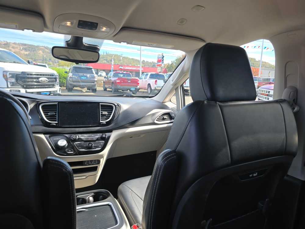 Used 2024 Chrysler Pacifica Touring-L FWD image 14