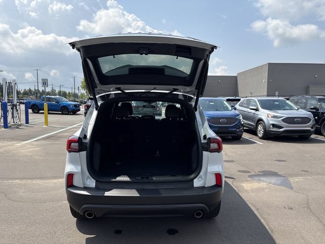 Certified 2025 Ford Escape ST-Line Select AWD/4WD image 18