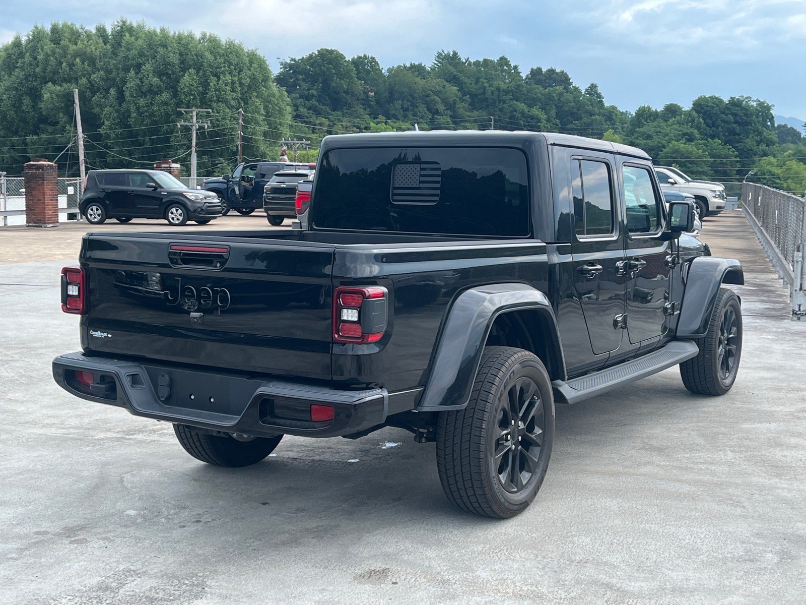 Used 2021 Jeep Gladiator Overland AWD/4WD image 3