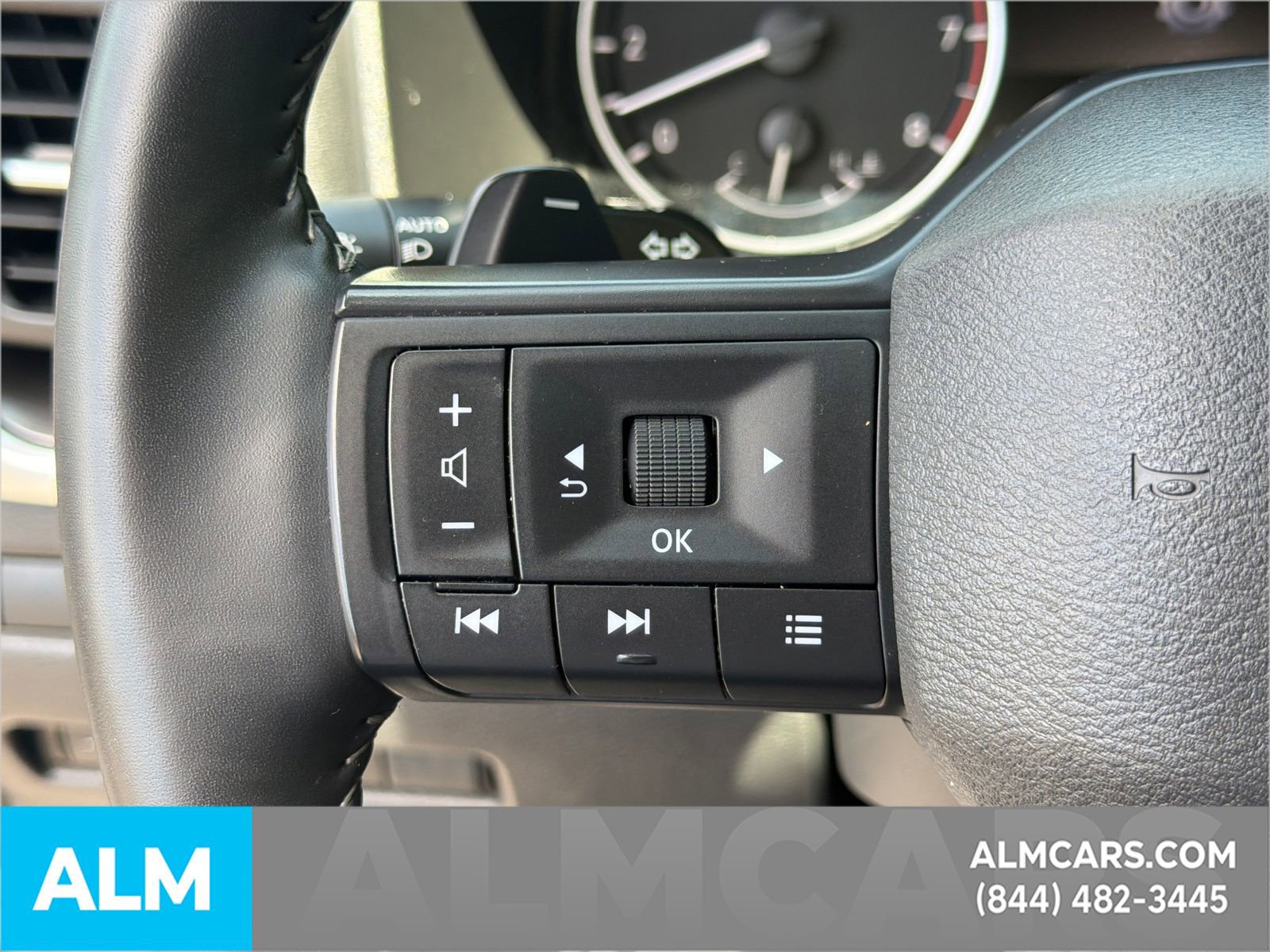 Used 2025 Nissan Rogue SV FWD image 29