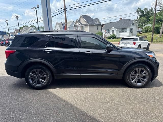 Certified 2023 Ford Explorer XLT w/ Equipment Group 202A AWD/4WD image 5