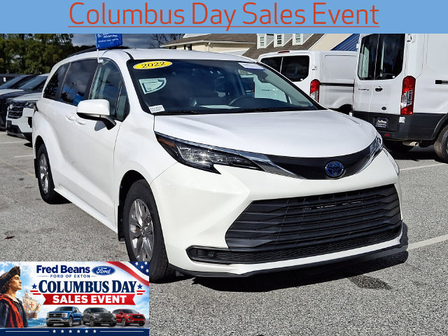 Used 2022 Toyota Sienna LE FWD image 2