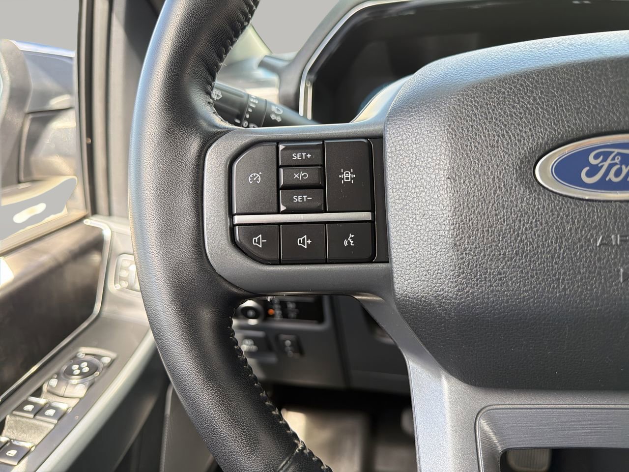 Certified 2023 Ford F150 Lariat w/ FX4 Off-Road Package AWD/4WD image 27