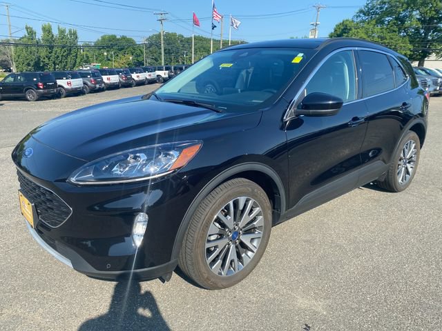 Certified 2022 Ford Escape Titanium w/ Class II Trailer Tow Package AWD/4WD image 3