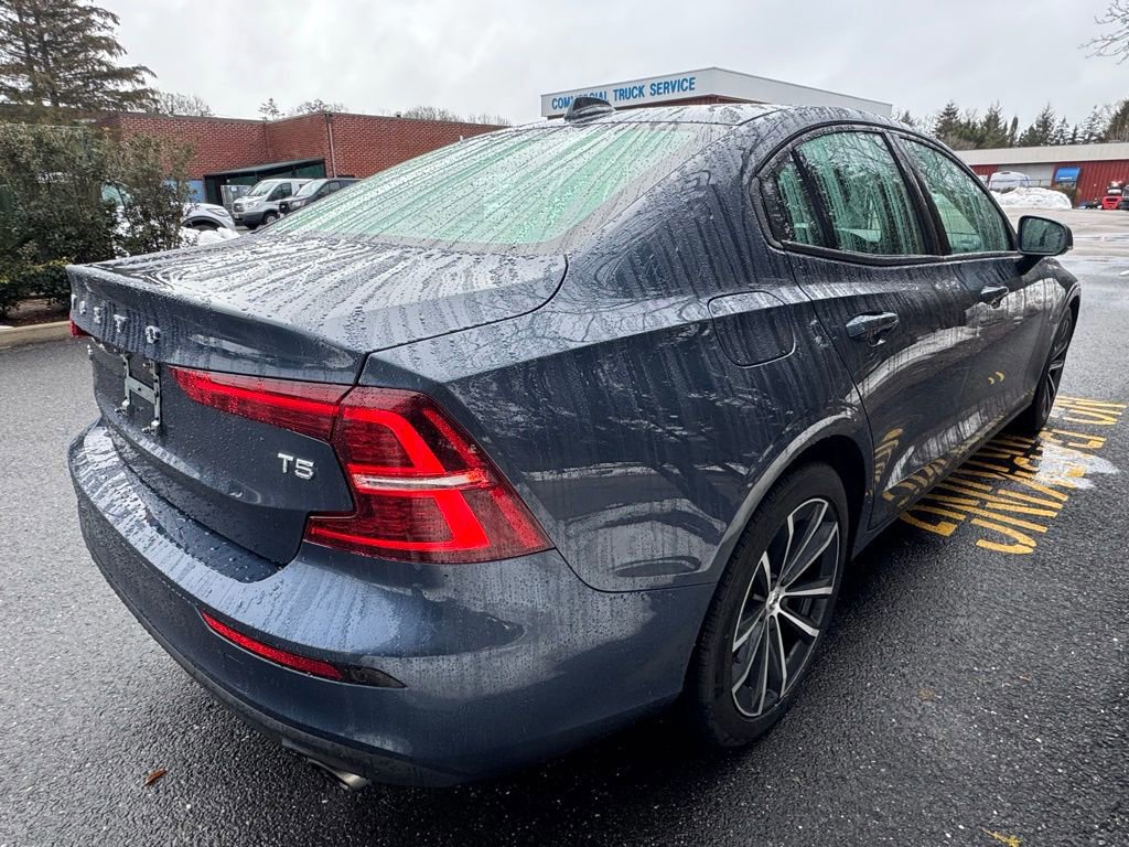 Used 2021 Volvo S60 T5 Momentum image 4