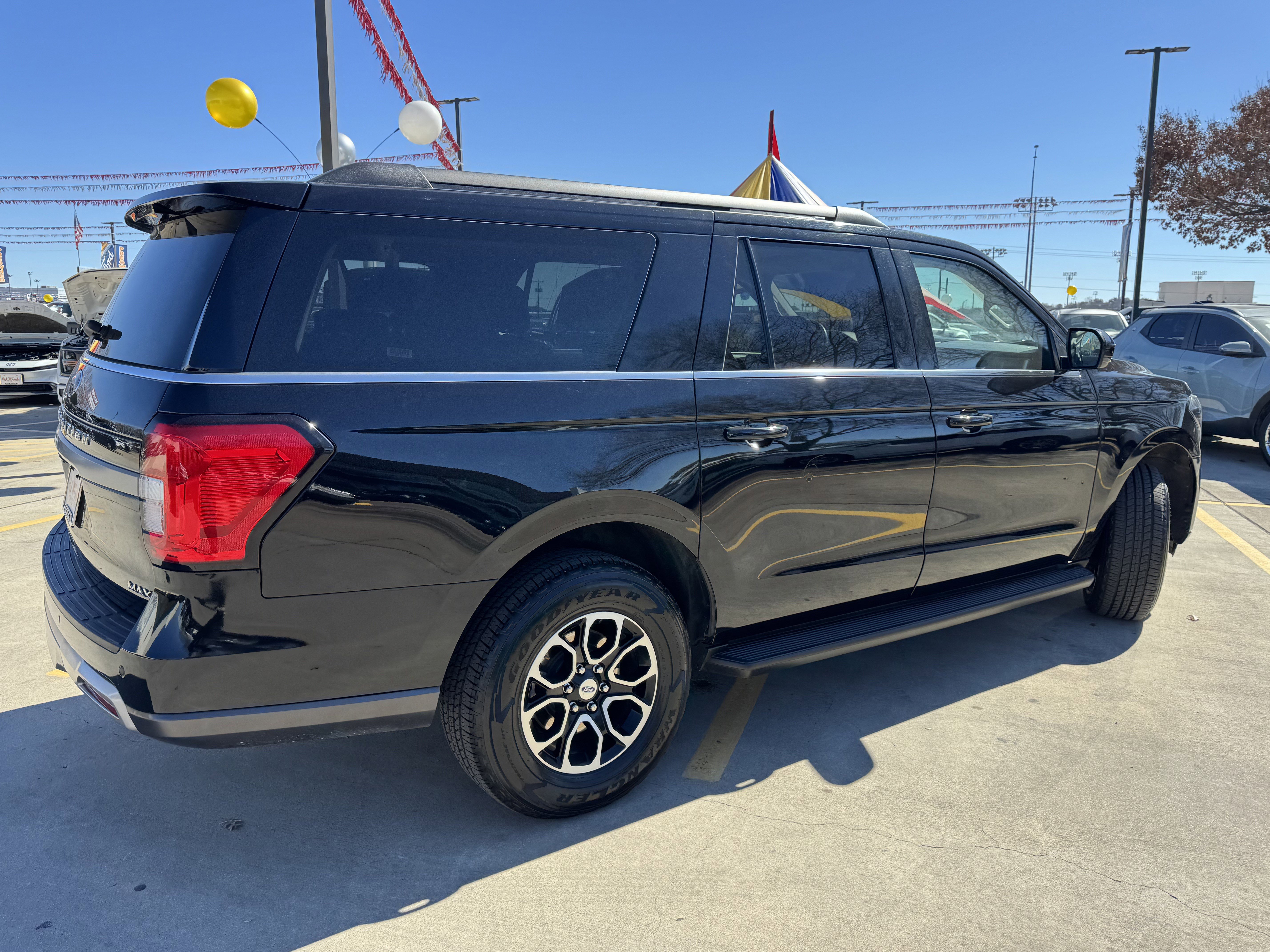 Certified 2024 Ford Expedition Max XLT image 4