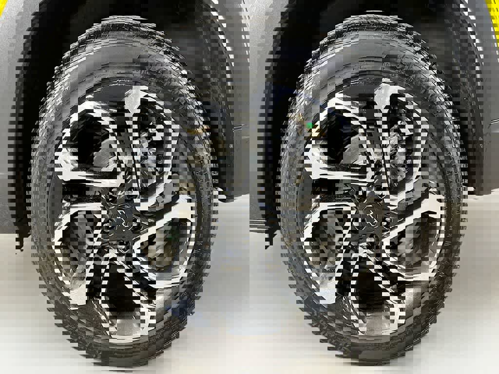 Used 2024 Chevrolet Trax RS w/ Sunroof Package image 8