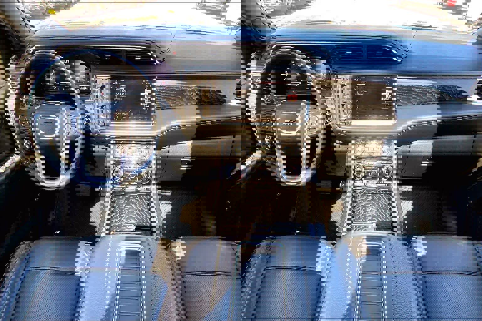 Used 2024 GMC Yukon Denali image 16