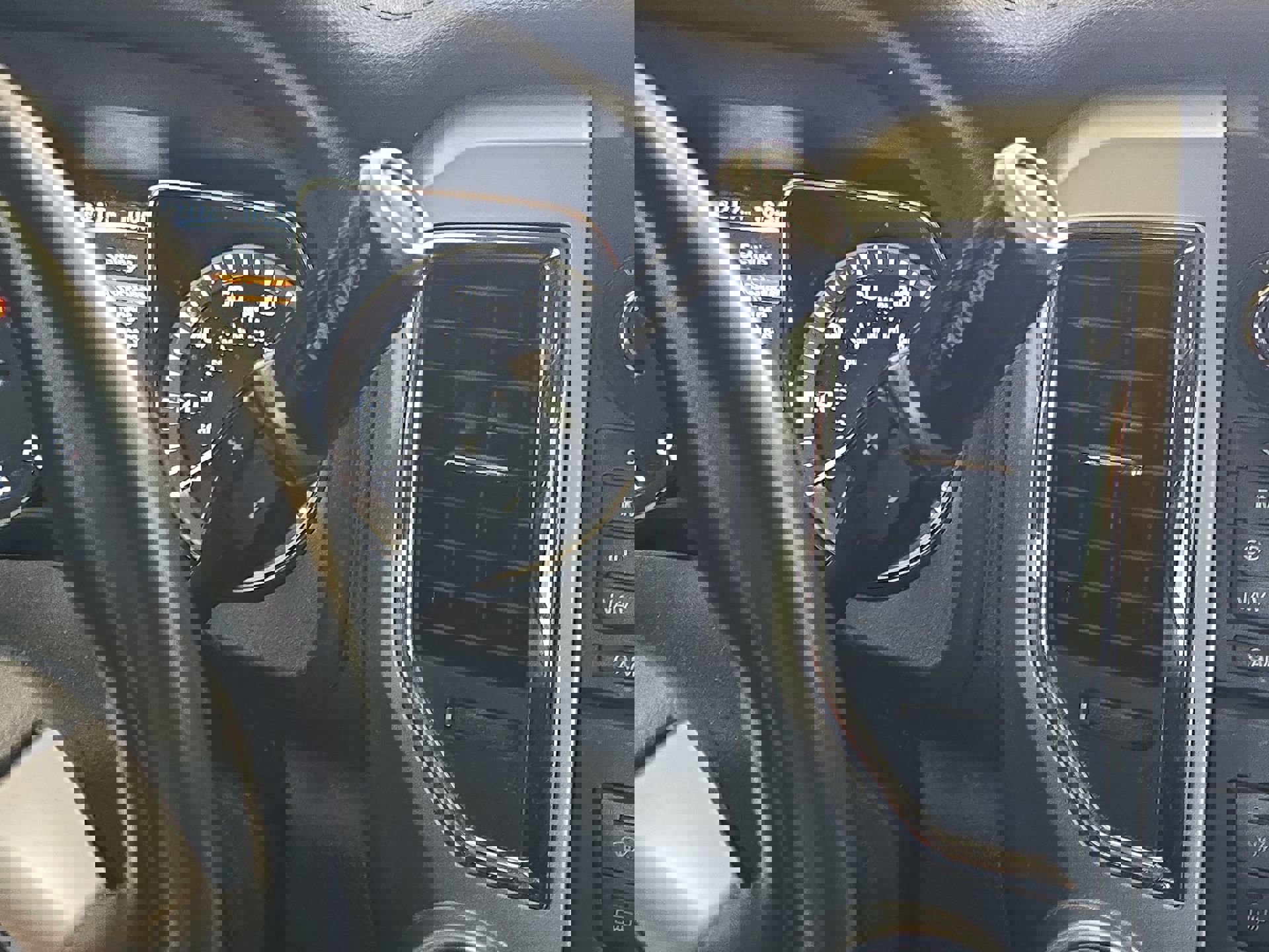 Used 2017 Nissan Titan SV image 20