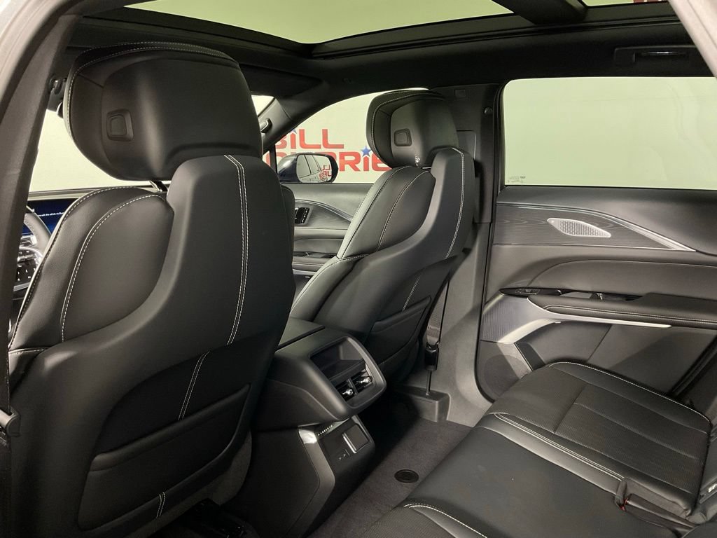 Used 2024 Cadillac Lyriq Luxury AWD/4WD image 15