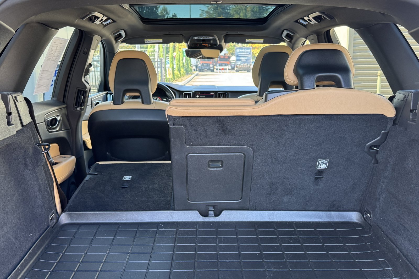 Used 2018 Volvo XC60 T6 Momentum w/ Vision Package AWD/4WD image 15
