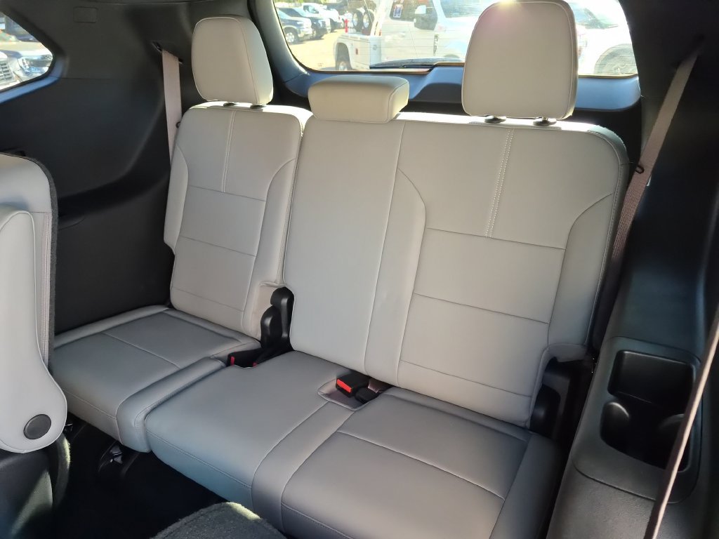 Used 2026 GMC Acadia Elevation w/ Elevation Premium Package FWD image 36
