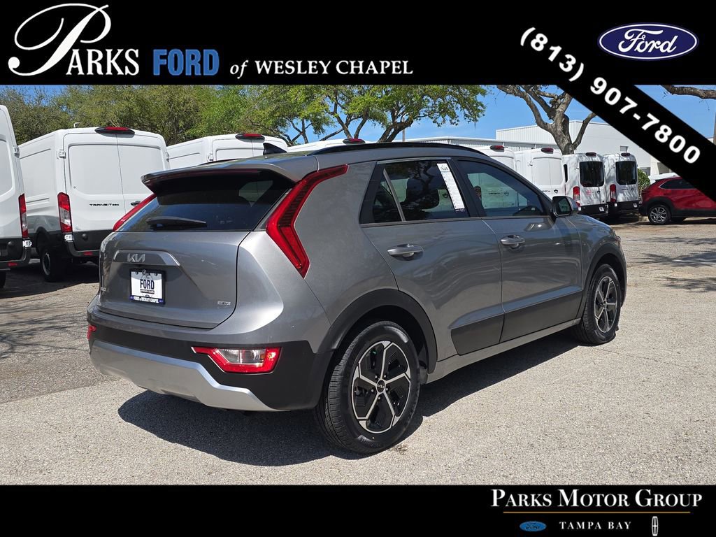 Used 2023 Kia Niro LX image 3