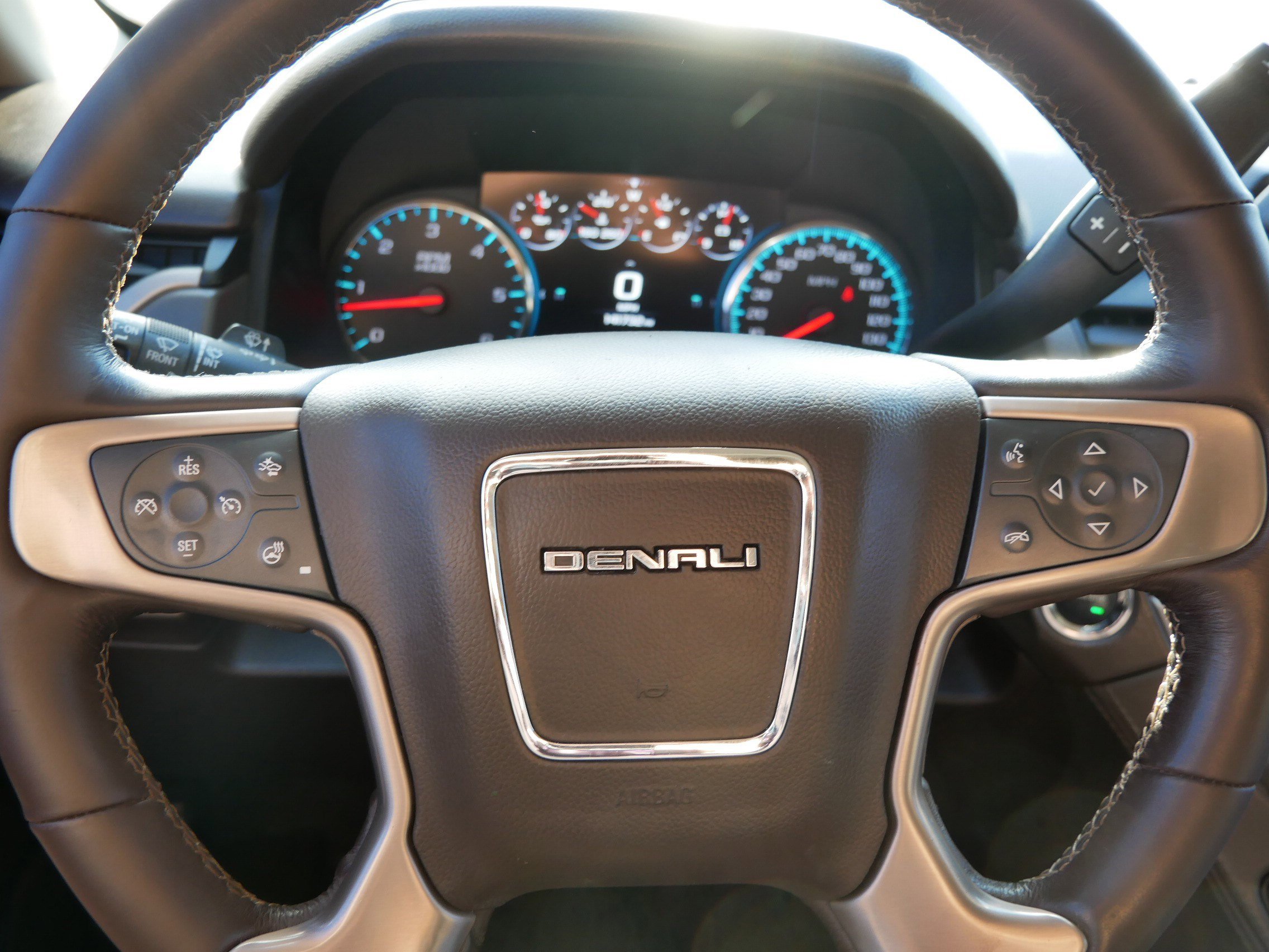 Used 2019 GMC Yukon XL Denali w/ Denali Ultimate Package AWD/4WD image 26