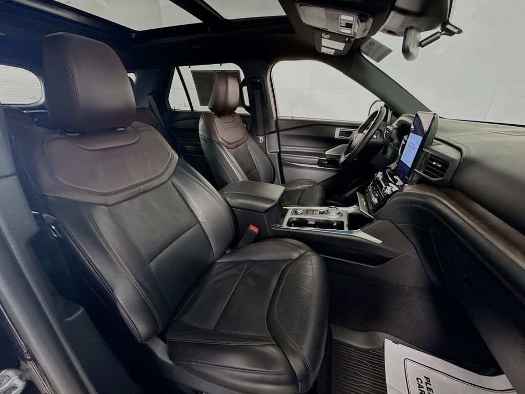 Certified 2023 Ford Explorer Platinum w/ Technology Package AWD/4WD image 31