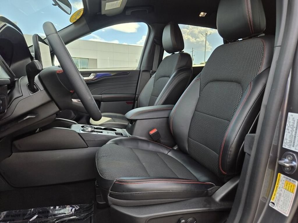 Certified 2023 Ford Escape ST-Line w/ Tech Pack #1 FWD image 9
