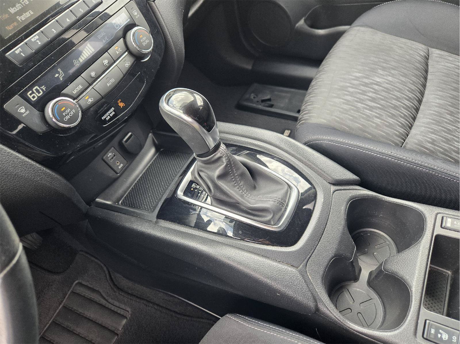 Used 2017 Nissan Rogue SV FWD image 18