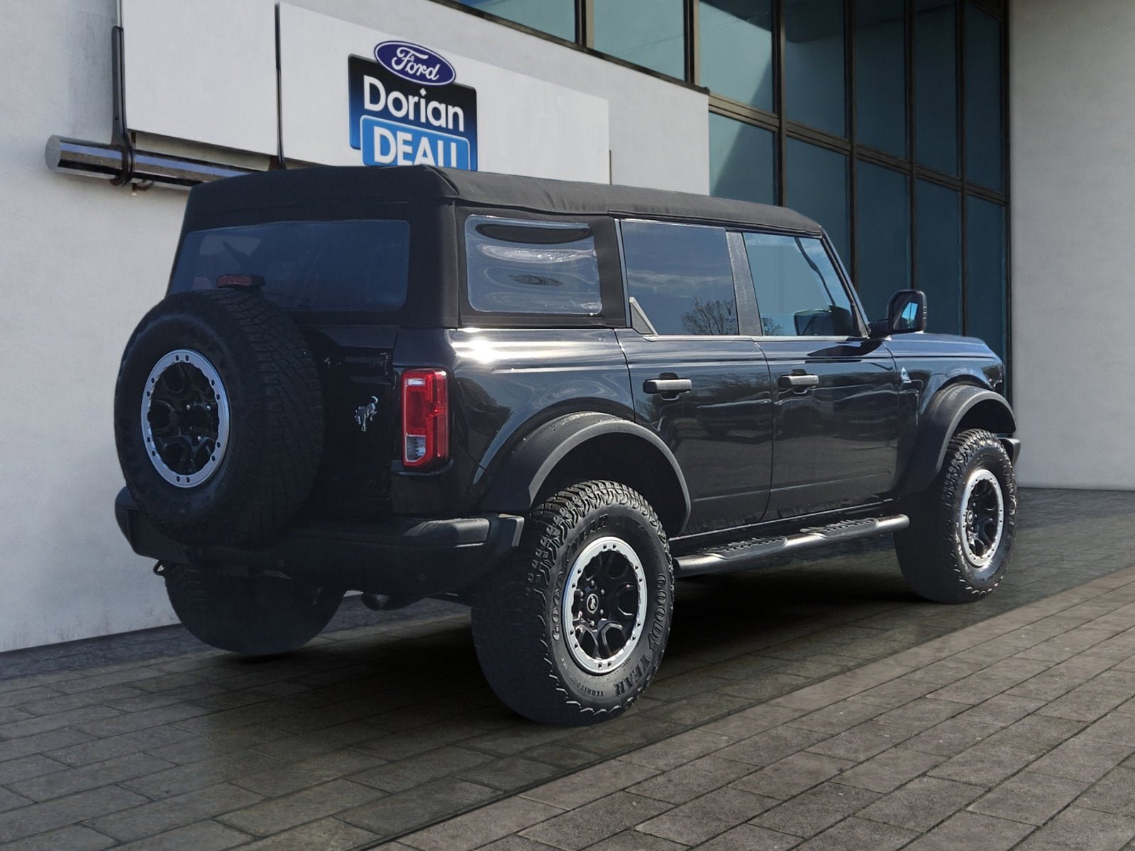 Certified 2024 Ford Bronco Black Diamond w/ Sasquatch Package AWD/4WD image 3