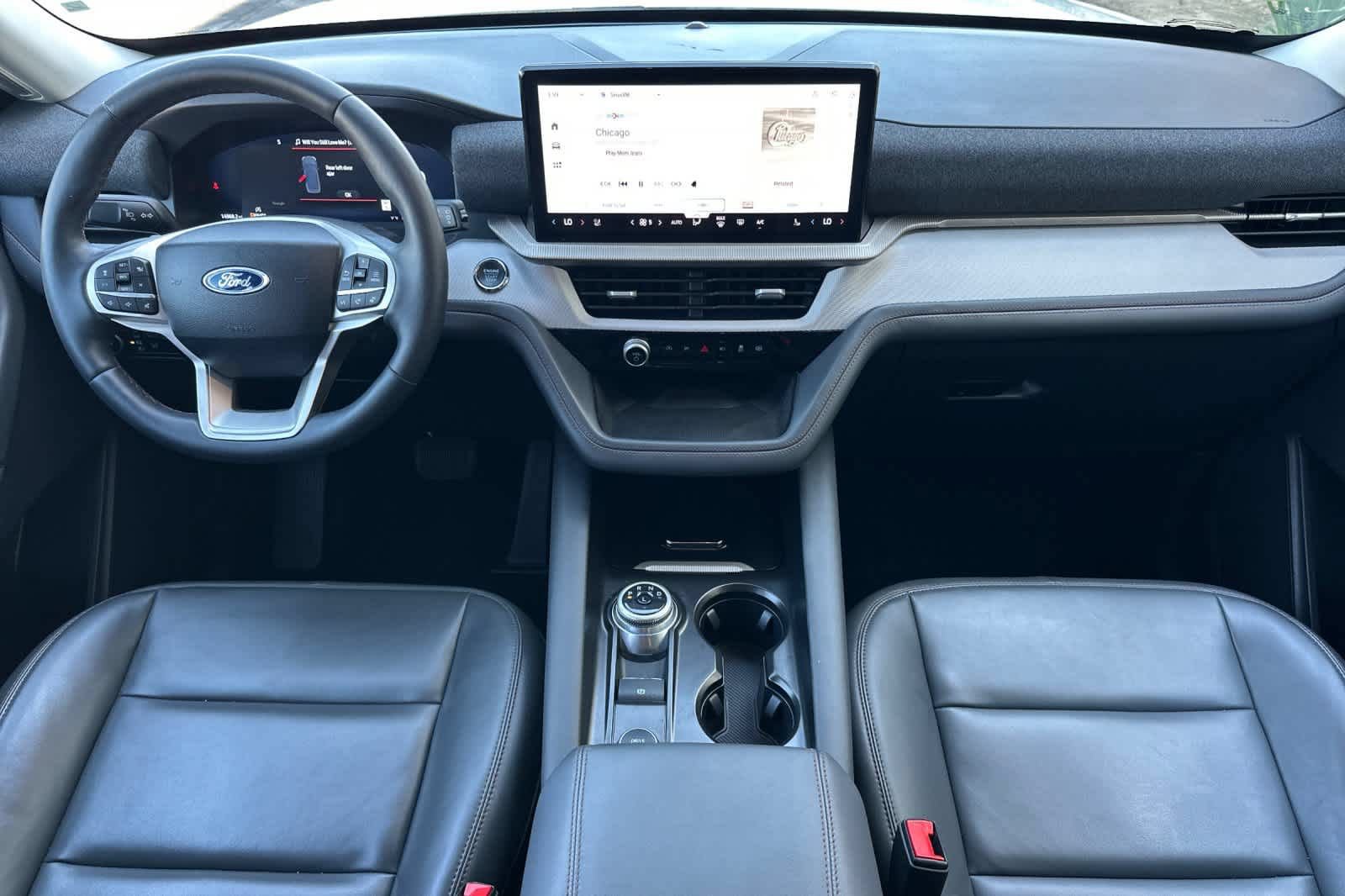 Certified 2025 Ford Explorer Active w/ Active Comfort Package RWD image 3