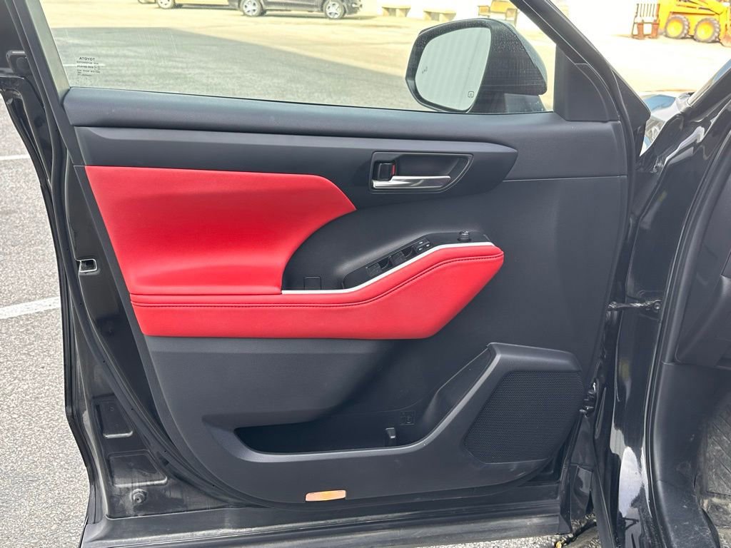 Used 2021 Toyota Highlander XSE image 12
