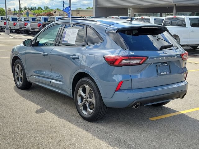 Certified 2023 Ford Escape ST-Line w/ Tech Pack #1 AWD/4WD image 3