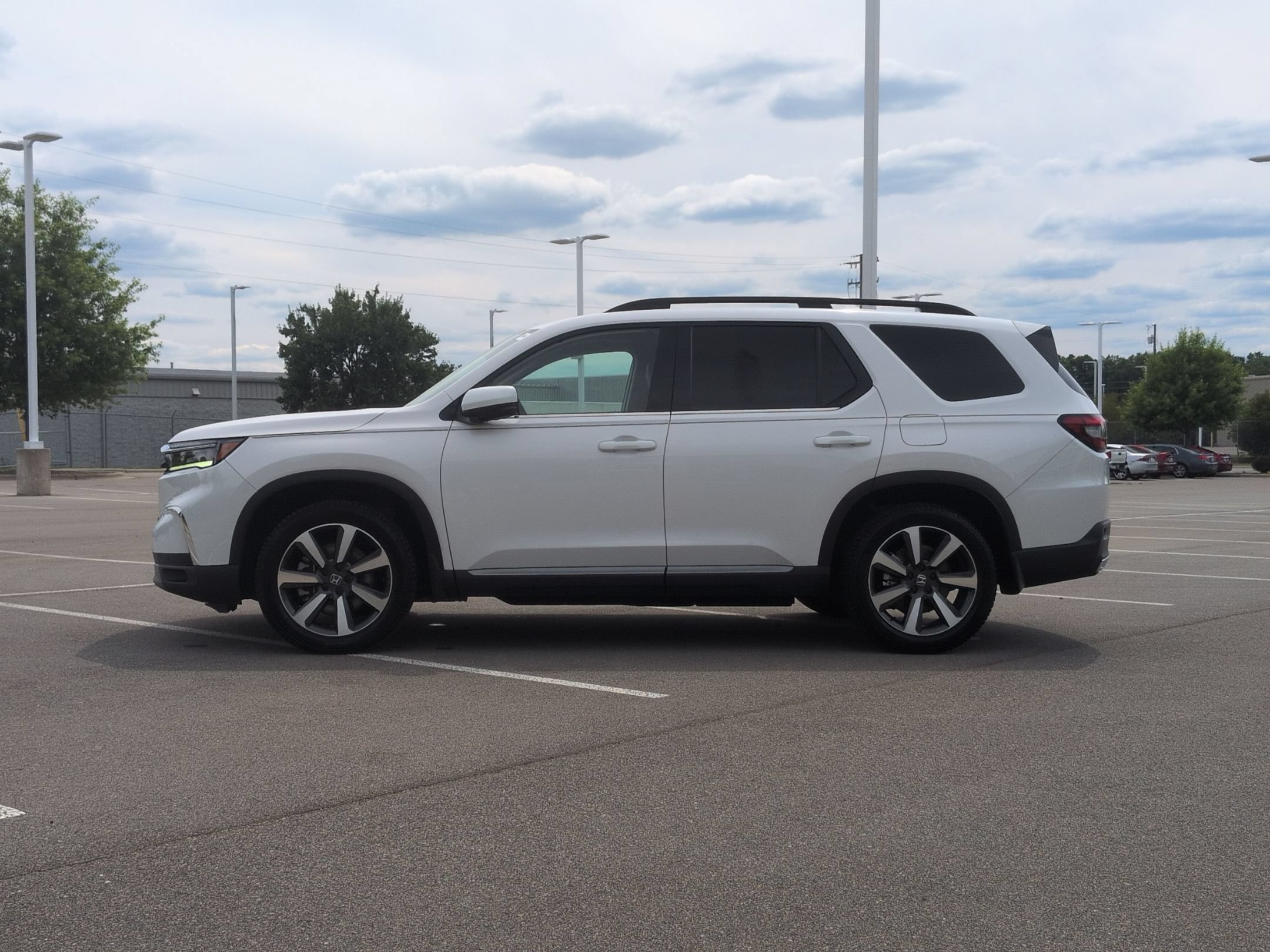Used 2024 Honda Pilot Touring image 7