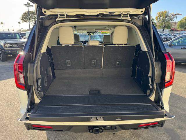 Certified 2025 Ford Expedition Active AWD/4WD image 10