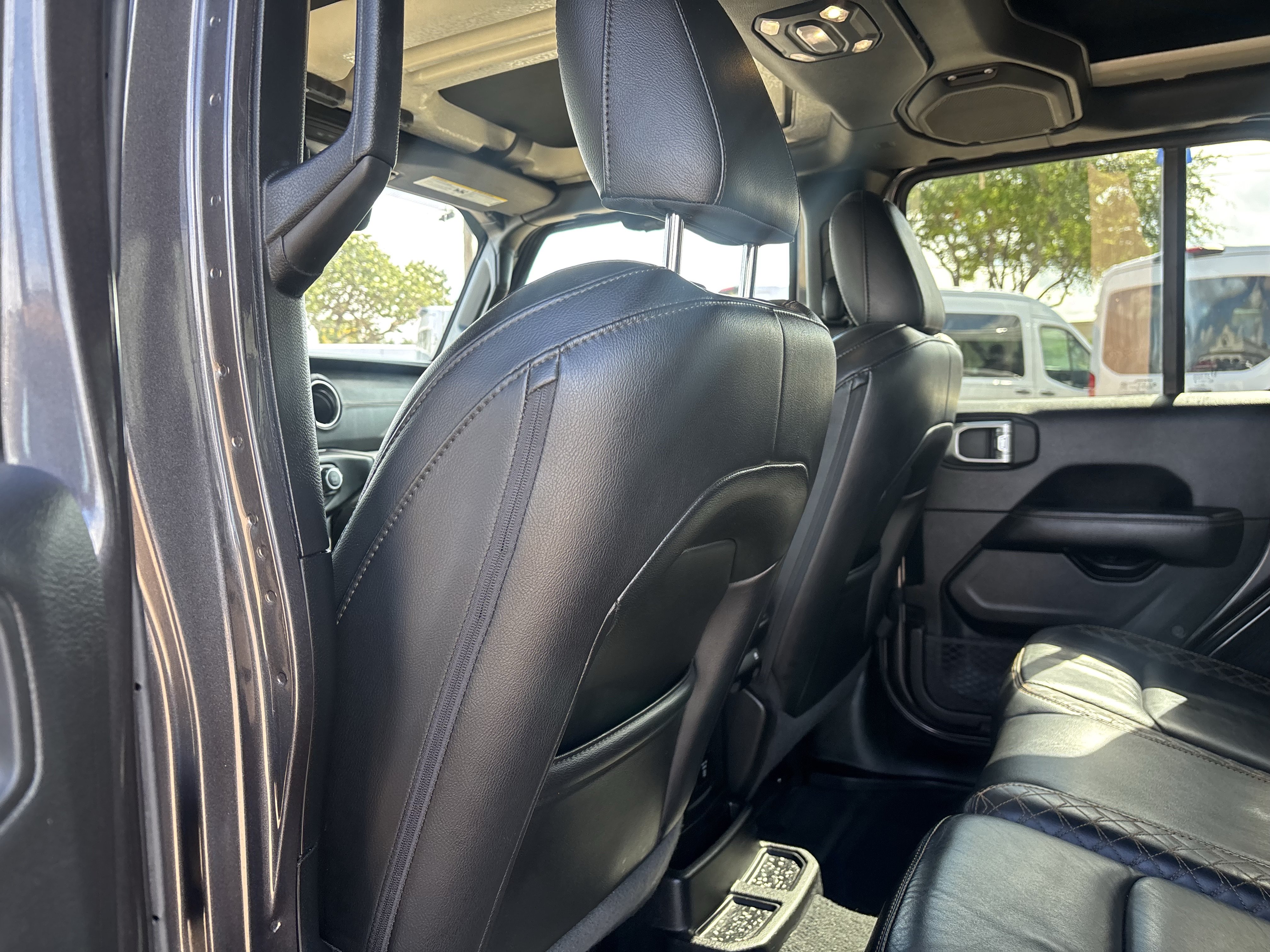 Used 2021 Jeep Wrangler Unlimited Sahara AWD/4WD image 15