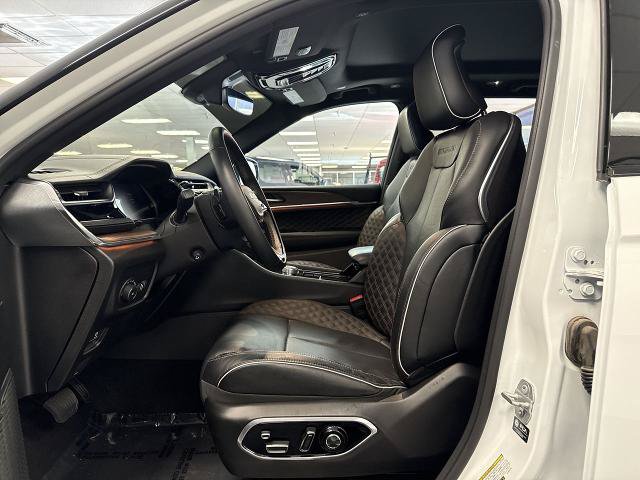 Used 2024 Jeep Grand Cherokee Summit w/ Luxury Tech Group V AWD/4WD image 14