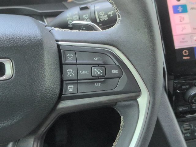 Used 2023 Jeep Grand Cherokee L Limited w/ Luxury Tech Group II AWD/4WD image 19