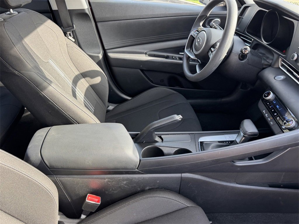 Used 2022 Hyundai Elantra SEL image 6